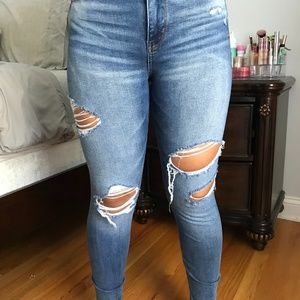 American Eagle Light Washed Rip Jeans